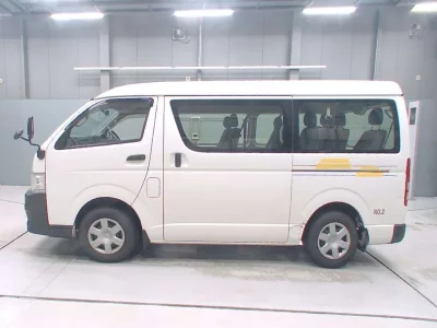 TOYOTA HIACE