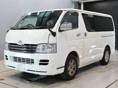 TOYOTA HIACE VAN