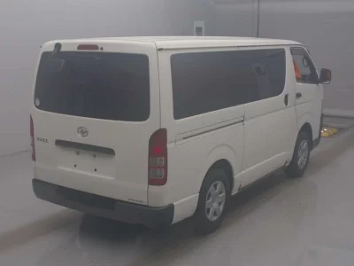 TOYOTA HIACE VAN