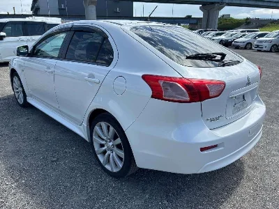 MITSUBISHI GALANT FORTIS SPORTBACK