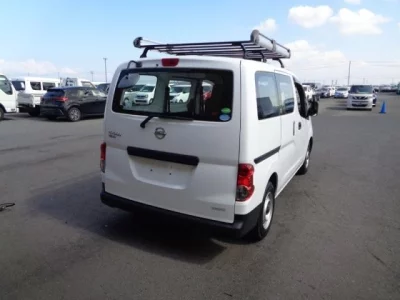 NISSAN NV200