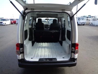 NISSAN NV200