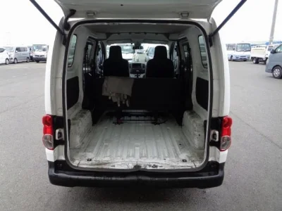NISSAN NV200