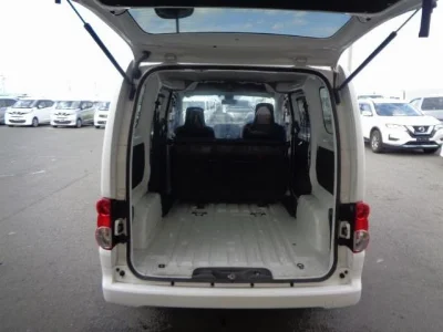 NISSAN NV200