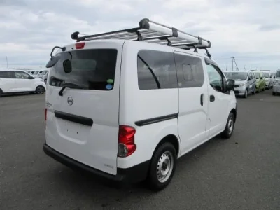 NISSAN NV200