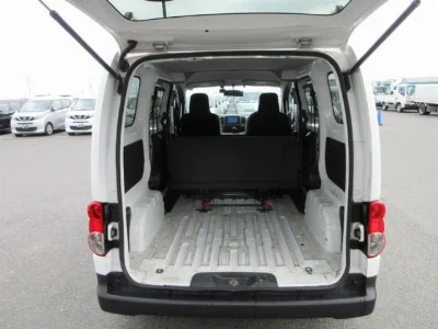 NISSAN NV200