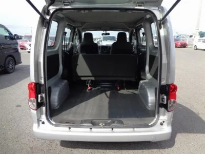 NISSAN NV200