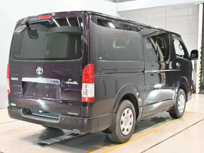 TOYOTA HIACE VAN