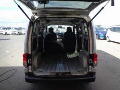 NISSAN NV200