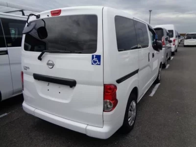 NISSAN NV200