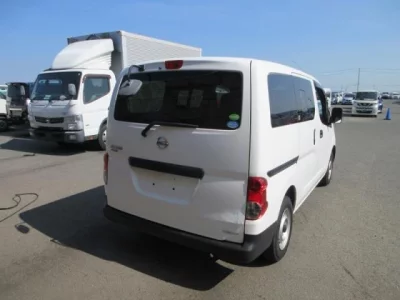 NISSAN NV200