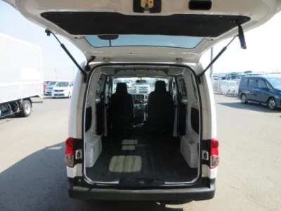 NISSAN NV200