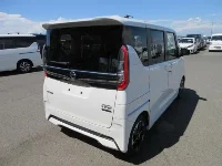 Цена авто Nissan Roox с аукционов Японии, номер кузова B44A, пробег 25 000, оценка 8