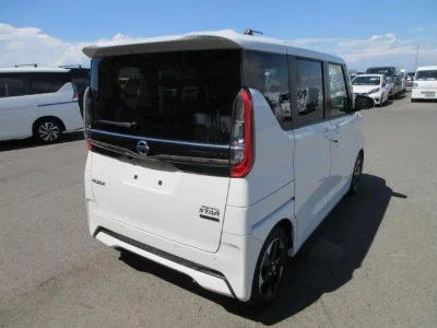 NISSAN ROOX