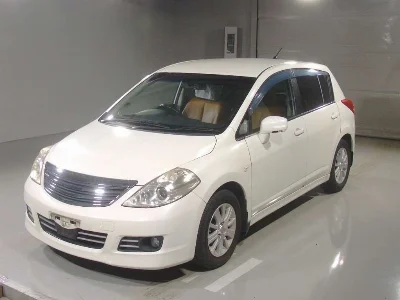 NISSAN TIIDA