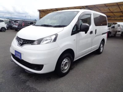NISSAN NV200