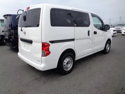 NISSAN NV200