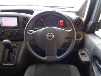 NISSAN NV200