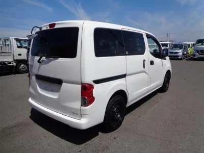 NISSAN NV200
