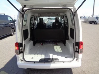 NISSAN NV200
