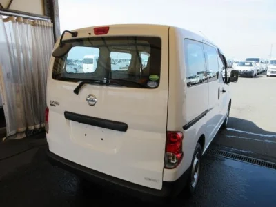 NISSAN NV200