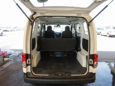 NISSAN NV200