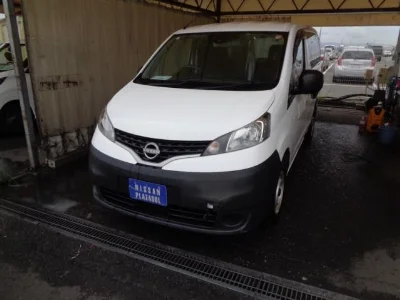 NISSAN NV200