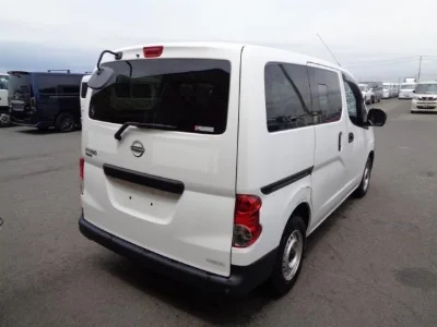 NISSAN NV200