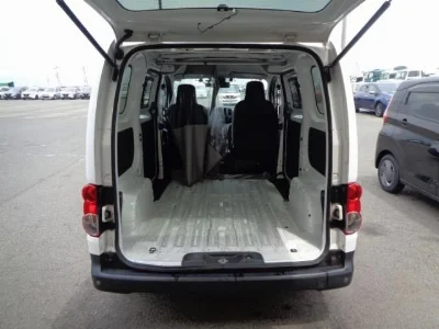 NISSAN NV200