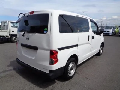 NISSAN NV200