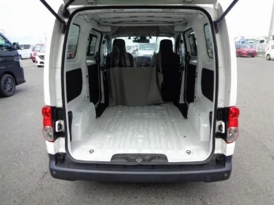 NISSAN NV200