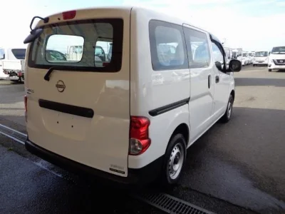 NISSAN NV200