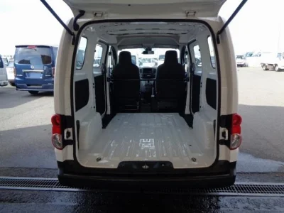 NISSAN NV200