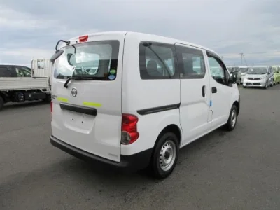 NISSAN NV200