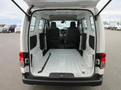 NISSAN NV200
