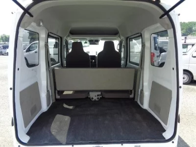 NISSAN CLIPPER VAN