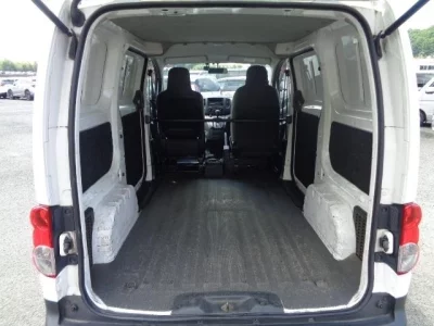 NISSAN NV200
