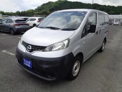 NISSAN NV200
