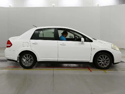 NISSAN TIIDA LATIO