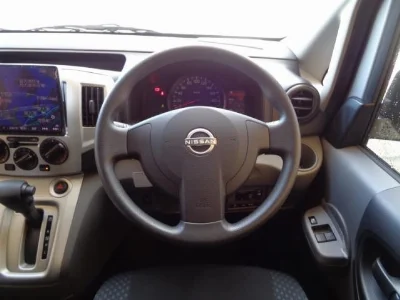 NISSAN NV200