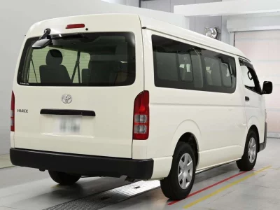TOYOTA HIACE