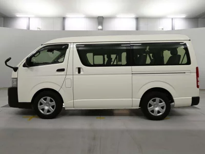 TOYOTA HIACE