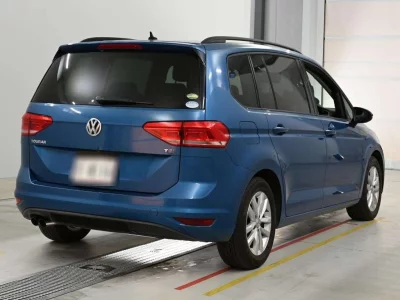 VOLKSWAGEN GOLF TOURAN