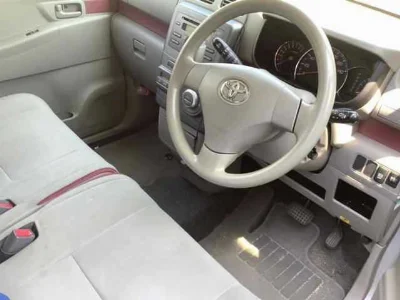 TOYOTA PIXIS SPACE