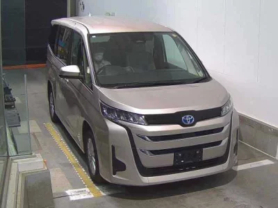 TOYOTA NOAH