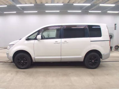 MITSUBISHI DELICA D5