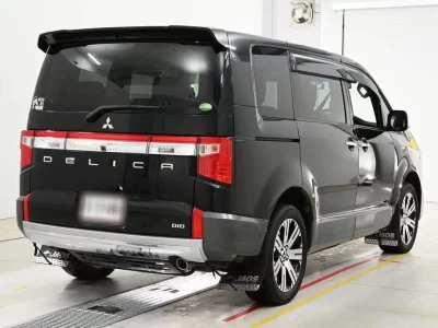 MITSUBISHI DELICA D5