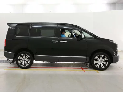 MITSUBISHI DELICA D5
