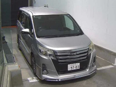 TOYOTA NOAH