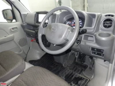NISSAN CLIPPER VAN